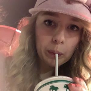 Meet your Posher, Alexis